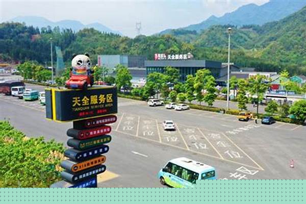 在高速公路服务区，农民的土地能否被强制