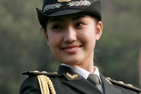扮演女军人最漂亮的女明星有哪些，谁最美